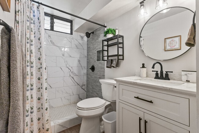 Building Photo - 909 Coolidge St