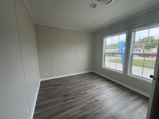 Building Photo - 266 Mongoose Ln