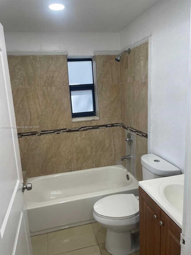 Building Photo - 540 SW 6th Terrace