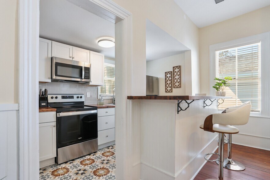 Building Photo - 303 W Park Ave