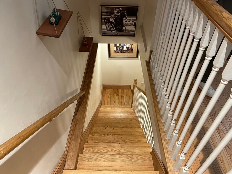 Building Photo - 48 Garden St