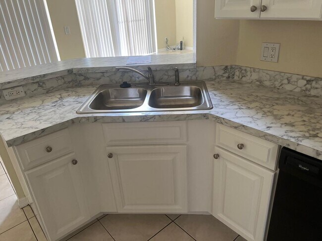 Building Photo - 4 Bedroom House in Eagle Creek, Lake Nona