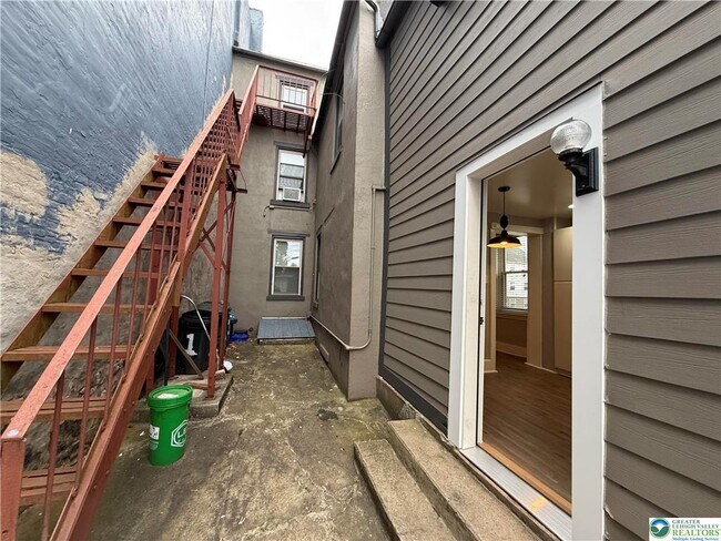 Building Photo - 116 S 6th St