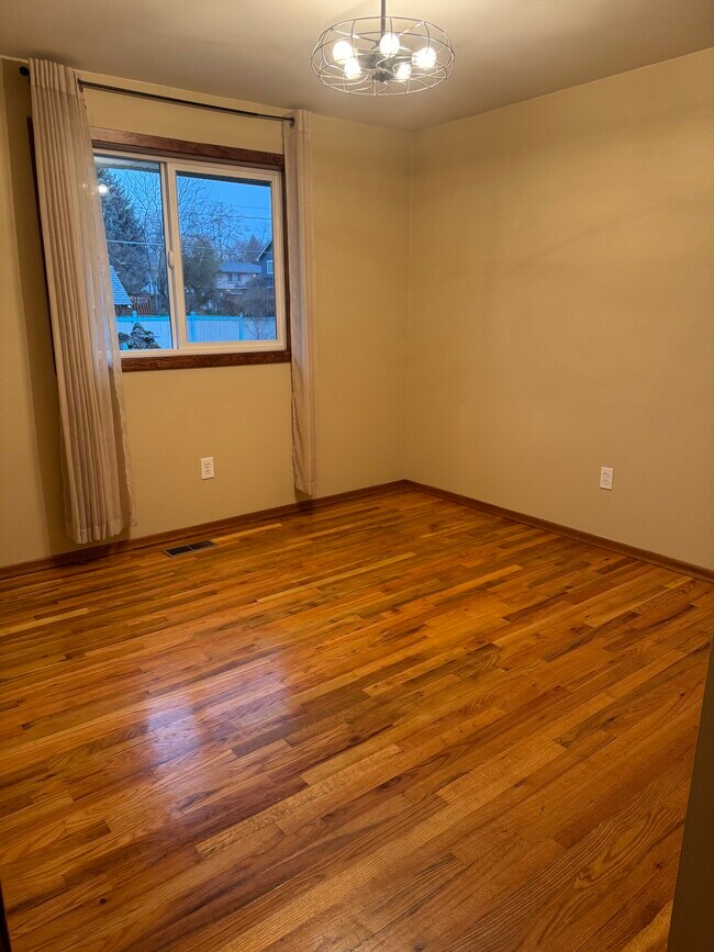 Building Photo - 4120 E Congress Ave