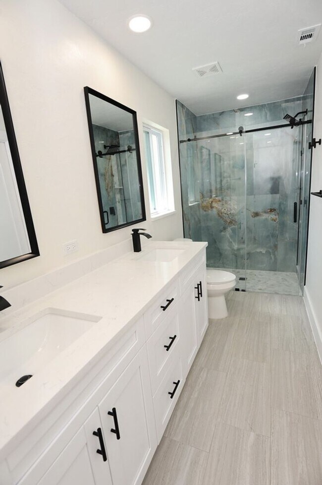 Building Photo - ANNUAL RENTAL Naples Park 3 Bedroom // 2 Bathroom Single Family Home
