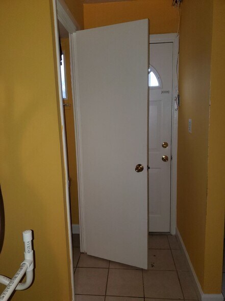 Building Photo - 23755 Banbury Cir