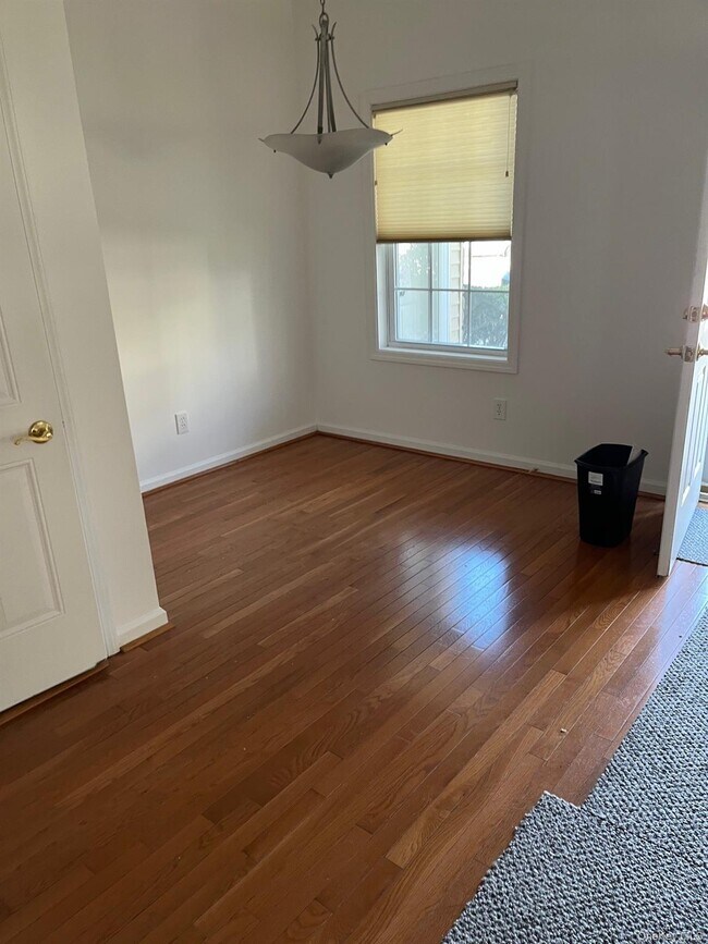 Building Photo - 45 Autumn Dr