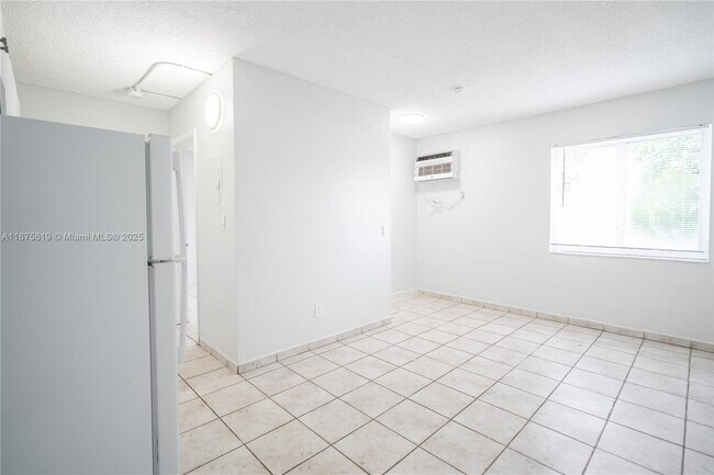 Building Photo - 6650 Miller Dr