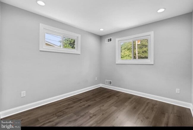 Building Photo - 9802 Cherry Tree Ln