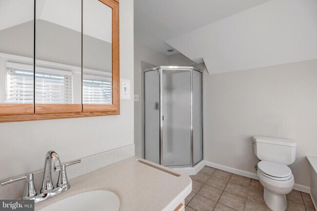 Building Photo - 1210 W Darby Rd