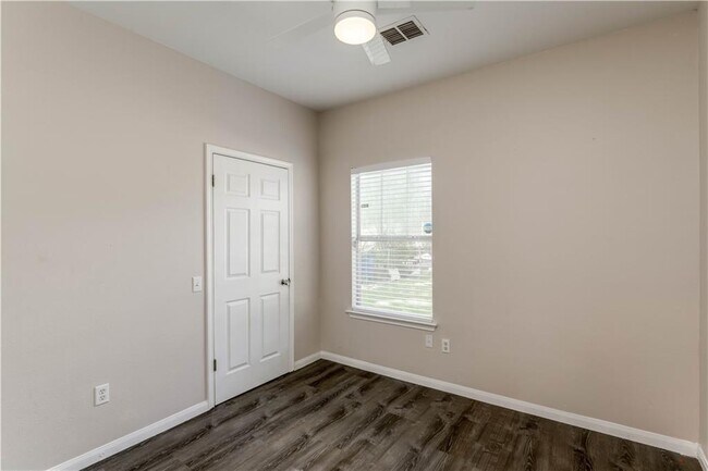 Building Photo - 1105 Clermont Ave