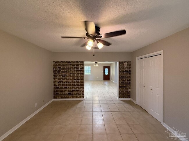 Building Photo - 940 Candlestick Dr