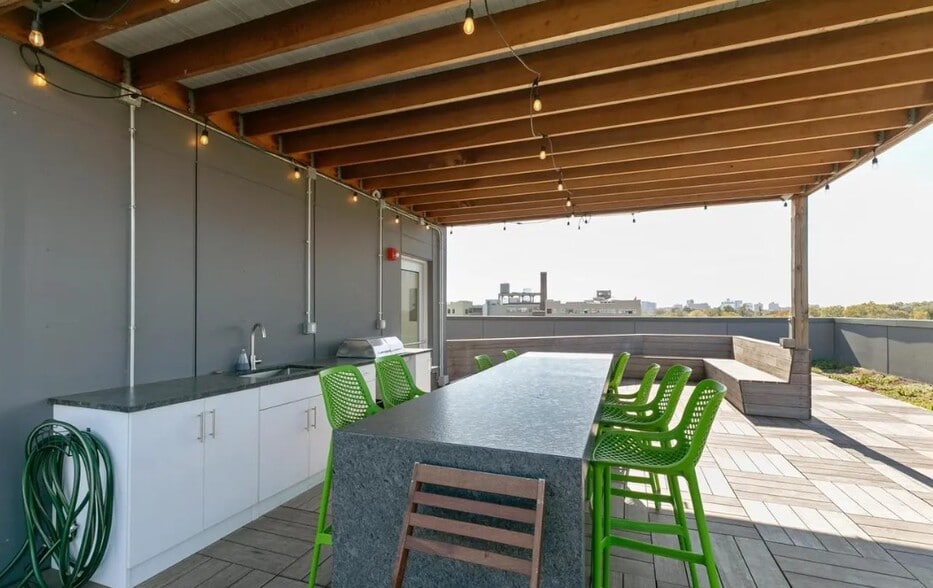 Building Photo - 1501 N 31st St