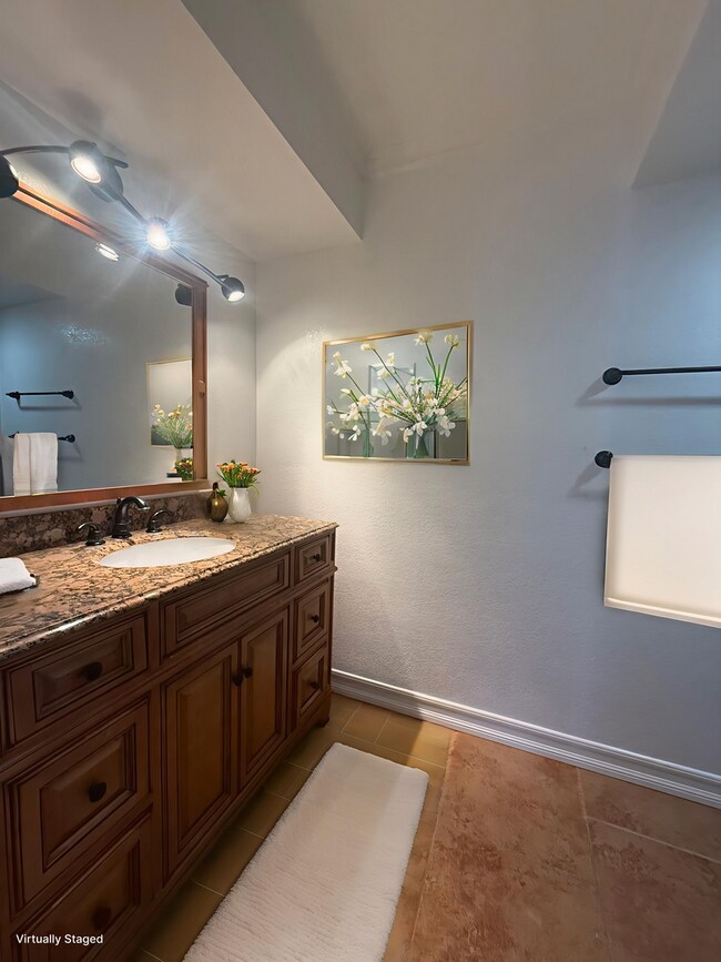 Building Photo - Spacious End-of-Culdesac 4-bed, 2.5-bath Home with Private Sparkling Pool & Spa