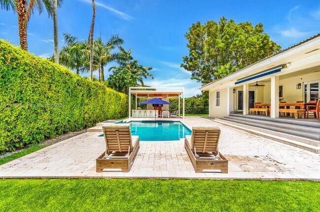 Building Photo - 16550 SW 77th Ct