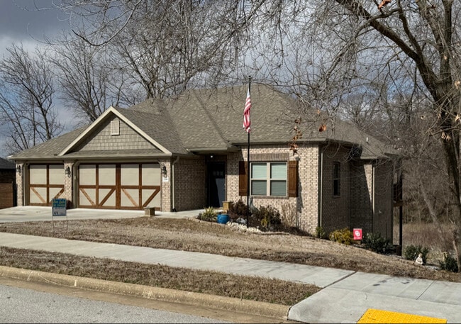 Primary Photo - 3266 Springhill Ave