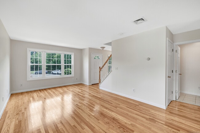 Building Photo - 18 Kathryn Dr