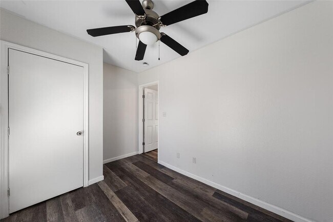 Building Photo - 1116 Ebert Ave