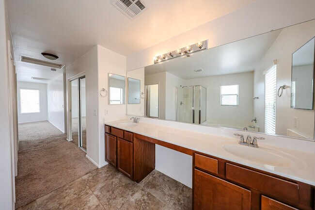 Building Photo - 12039 W Leather Ln