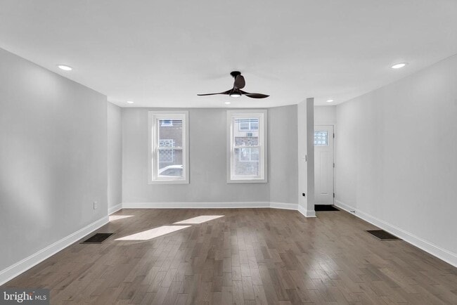 Building Photo - 382 Martin St
