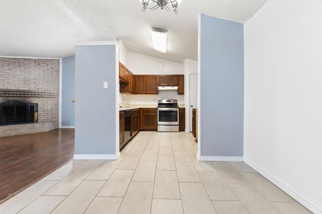 Building Photo - 5718 Champions Hill Dr