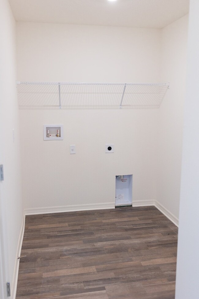 Building Photo - 721 Hillview Loop