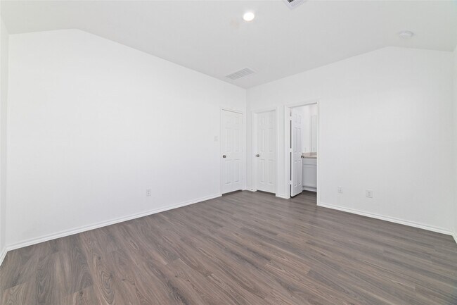 Building Photo - 27022 Vis Fld Dr