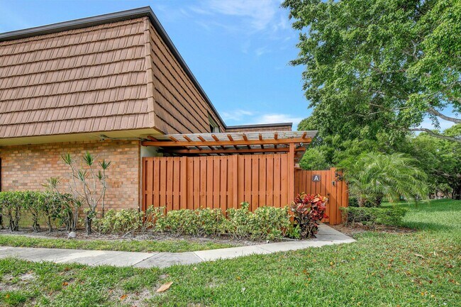 Building Photo - 9126 SW 20th Pl