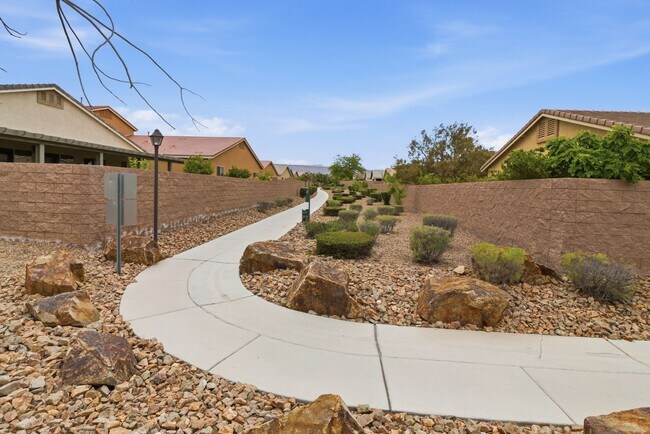 Building Photo - SW!!! Casita!!!! Single Story!!! 4 Bedrooms!!! Gated!!! End or Cut De Sac!!! Community green area...