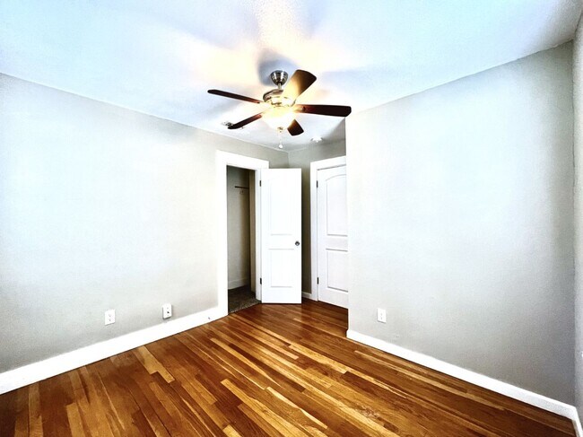 Building Photo - MOVE IN SPECIAL! Gorgeous Vintage home!