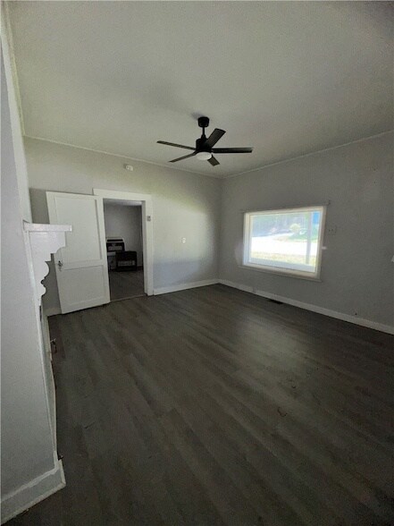 Building Photo - 201 Hunters Ct