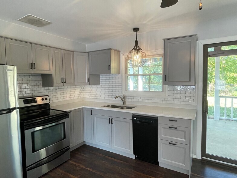 Building Photo - 1412 Tuscarora Dr