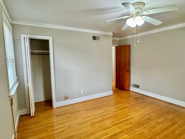 Building Photo - Charming 3 Bedroom / 1 Bath Home with Orig...