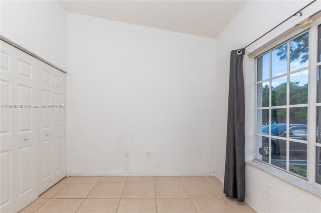Building Photo - 3944 SW 48th Ave