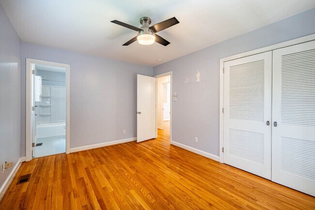 Building Photo - 4222 Arbutus Dr
