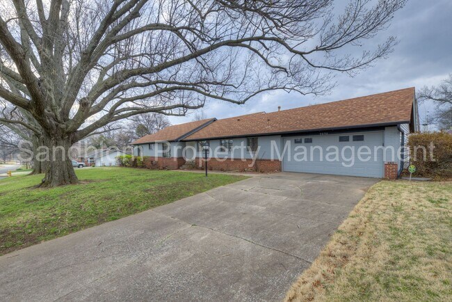 Building Photo - For Lease | Midtown Tulsa | 3 bed, 2 bath ...