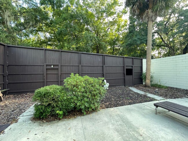 Building Photo - Mid-Century Modern Oasis on 5+ Acres – Pri...