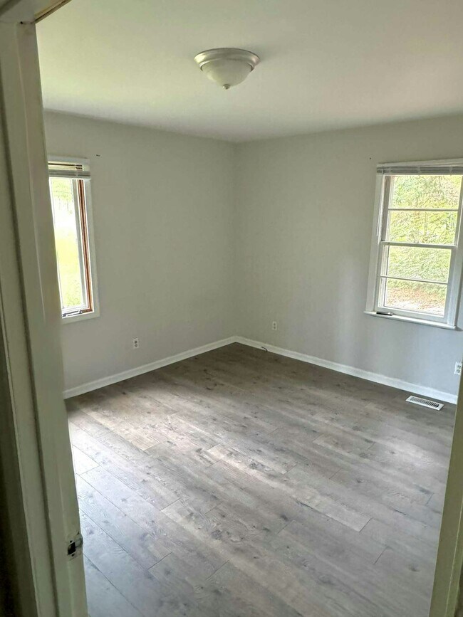 Building Photo - 360 Aiken Rd