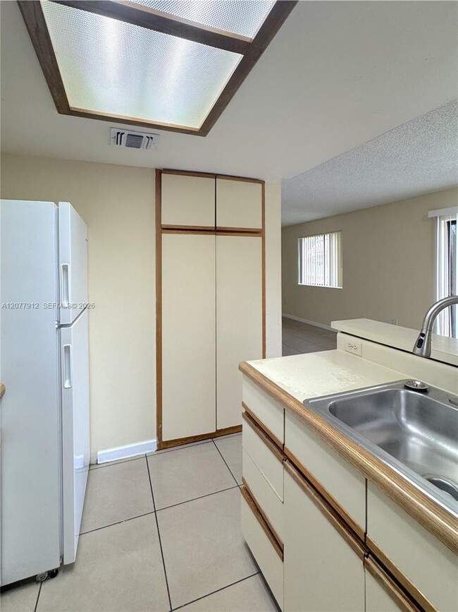 Building Photo - 3287 Coral Lake Dr