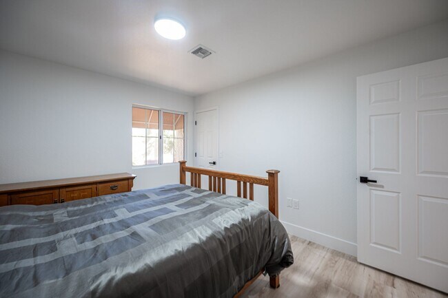 Building Photo - Sun CIty Summerlin 55+, Highly Upgraded, S...