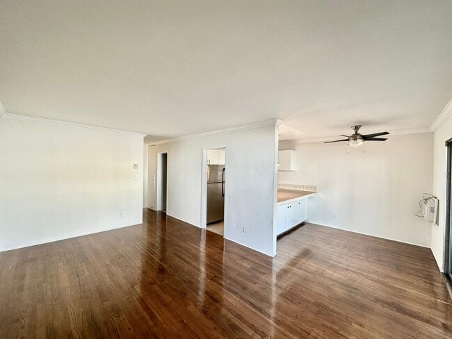 Building Photo - 7545 Hampton Ave