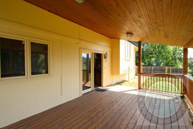 Building Photo - 5614 N 116th Ave
