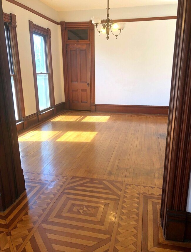 Building Photo - 4 Bed, 2 Bath, Home Office, Pet Friendly!!