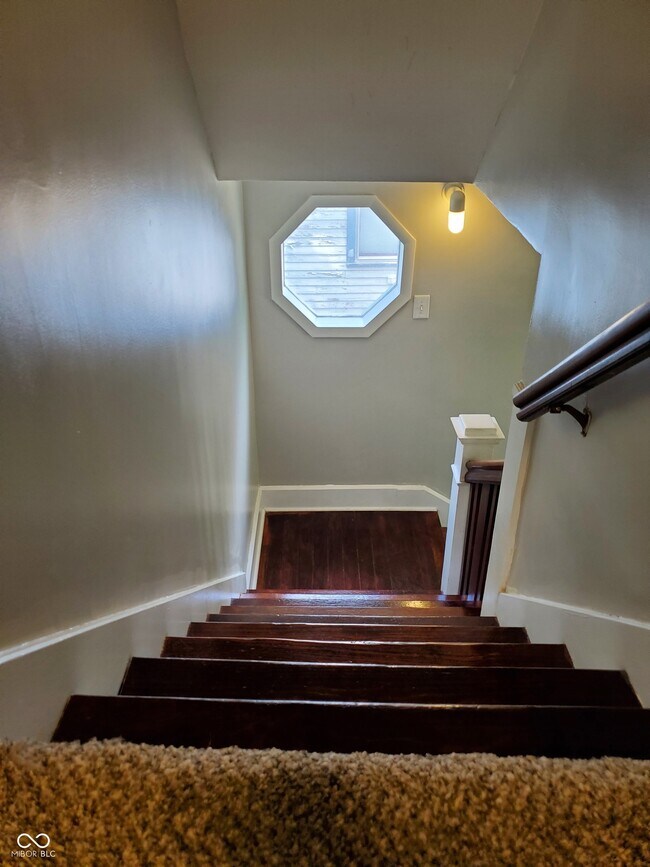 Building Photo - 404 N Riley Ave