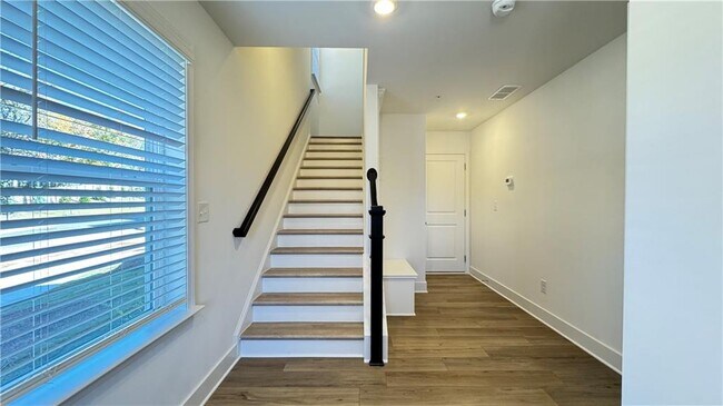 Building Photo - 100 Agnew Wy