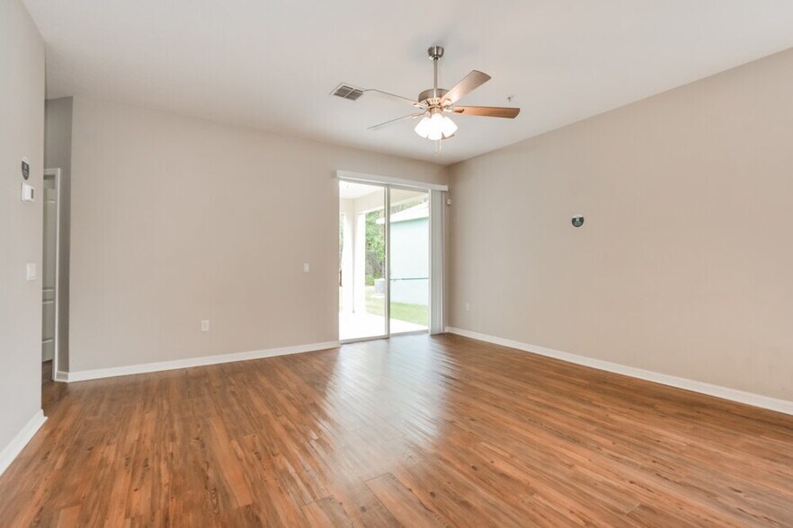 Building Photo - 10469 Moss Rose Way