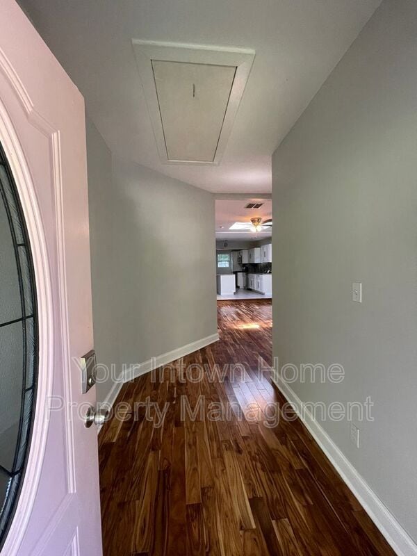 Building Photo - 548 Ontario Ave SW