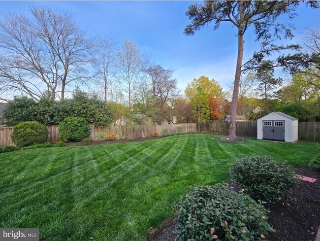 Building Photo - 909 St Stephens Rd