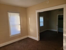 Building Photo - 409 N 12th St