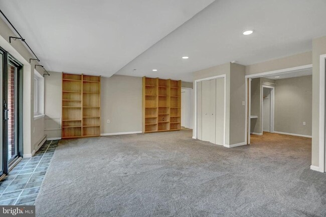 Building Photo - 2 Coldwater Ct